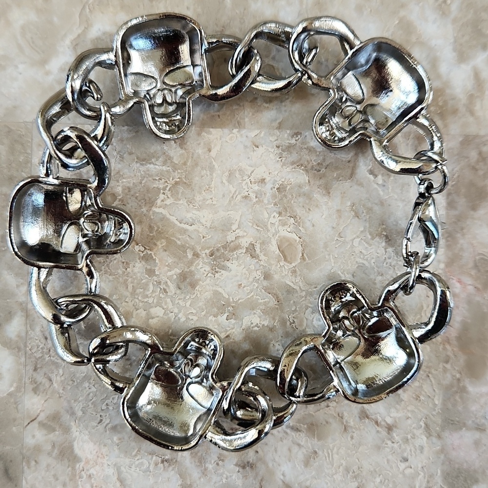 Silver Skull Chain Bracelet, New - Picture 3 of 3